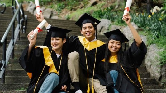 Beasiswa dengan Skor TOEFL: Apa yang Harus Diketahui Setiap Pelamar