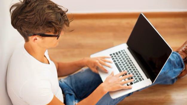 Belajar Online SMA vs. Sekolah Tatap Muka: Kelebihan dan Kekurangannya